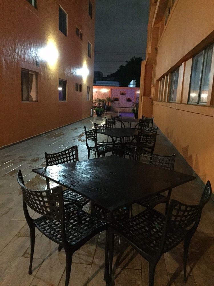 大雷耶斯酒店 蒙特雷 外观 照片